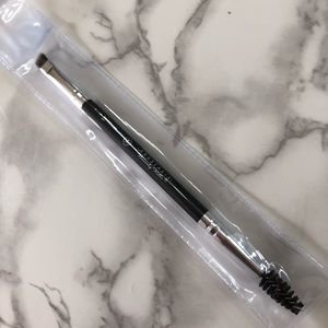 Anastasia Beverly hills brow brush